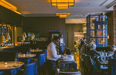 First Dates at Café Parisien