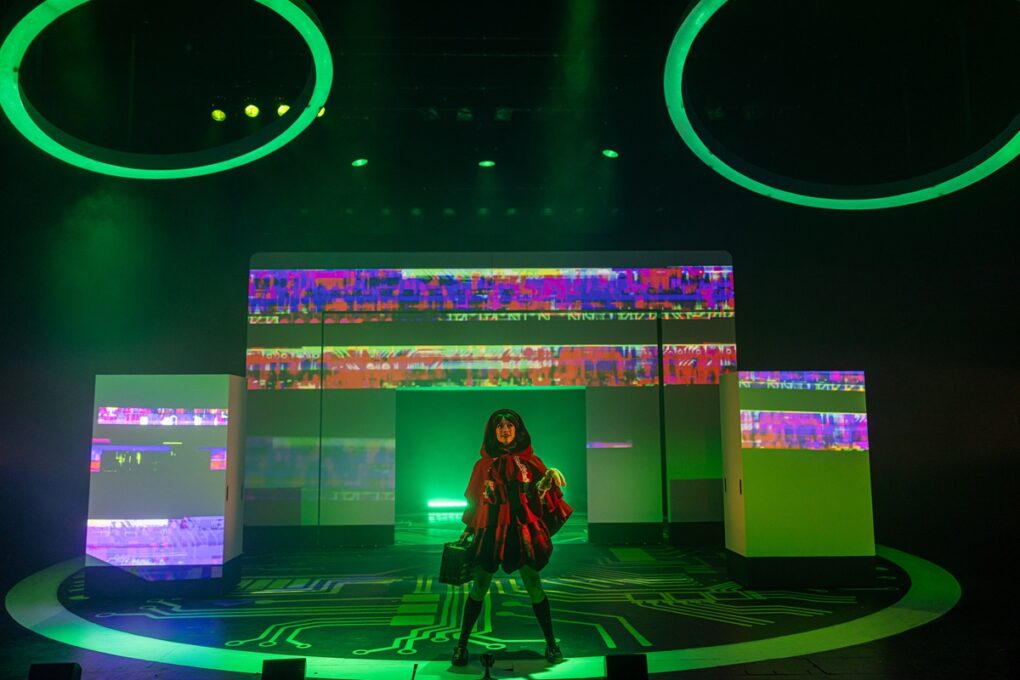 Red Riding Mac Family Christmas Show // The Adventures of Red Riding Hood / The MAC ...